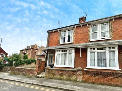 Kirbys Lane, 3 bedroom End Terrace House to rent, £1,385 pcm