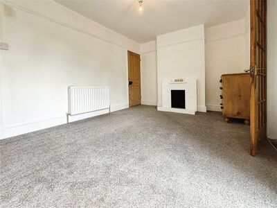 York Road, 3 bedroom Mid Terrace House for sale, £290,000