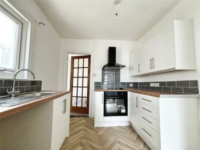 3 bedroom Mid Terrace House for sale