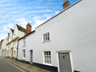 Hawks Lane, 2 bedroom Mid Terrace House to rent, £1,395 pcm