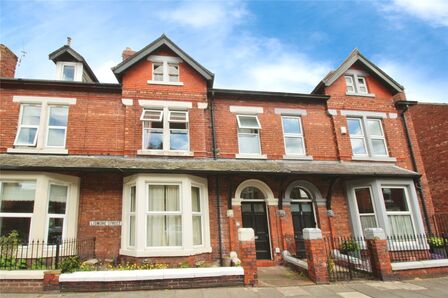 4 bedroom Mid Terrace House for sale