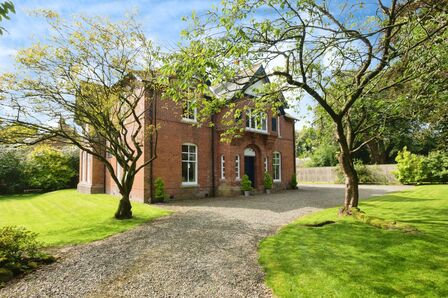 6 bedroom Detached House for sale