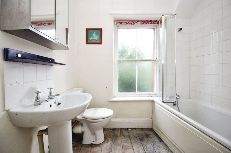 FLAT 2 Bathroom