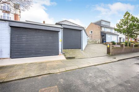 Chertsey Bank, 4 bedroom Semi Detached House for sale, £250,000