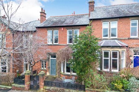 Carlton Gardens, 4 bedroom Mid Terrace House for sale, £450,000