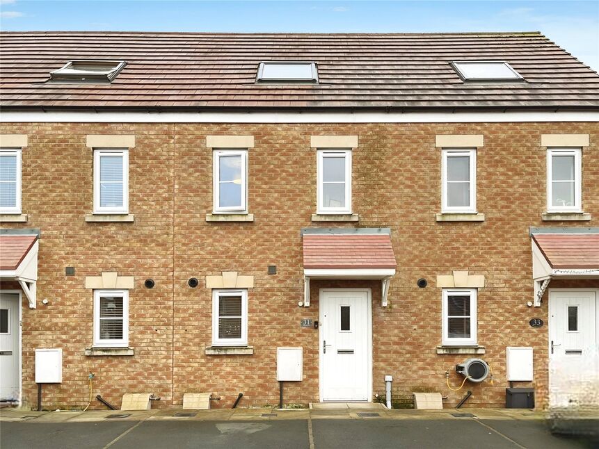 3 bedroom Mid Terrace House for sale