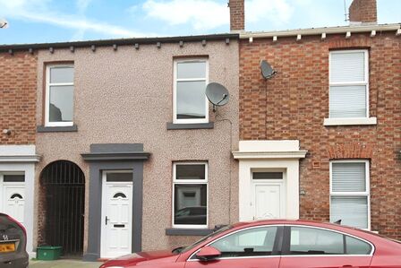 3 bedroom Mid Terrace House to rent