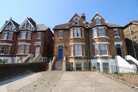 Maidstone Road, 2 bedroom  Flat to rent, £1,150 pcm