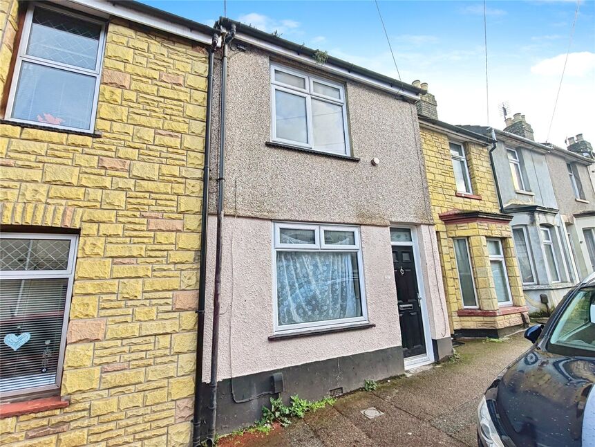 Main image of 2 bedroom Mid Terrace House for sale, Castle Road, Chatham, Kent, ME4