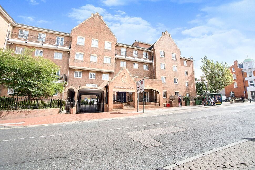 Main image of 1 bedroom  Flat for sale, High Street, Chatham, Kent, ME4