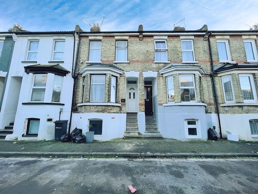 Main image of 3 bedroom Mid Terrace House to rent, Ernest Road, Chatham, Kent, ME4