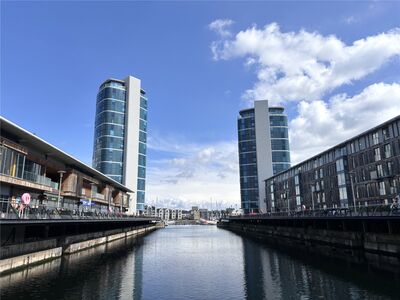 Chatham Quays, 2 bedroom  Flat for sale, £150,000