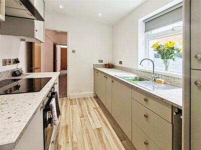 3 bedroom Mid Terrace House for sale