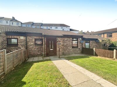 2 bedroom Mid Terrace Bungalow for sale