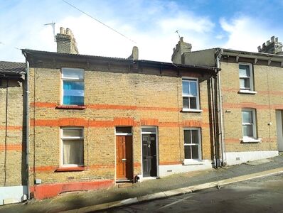 3 bedroom Mid Terrace House to rent