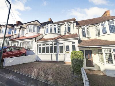 Elmhurst Gardens, 3 bedroom Mid Terrace House for sale, £325,000