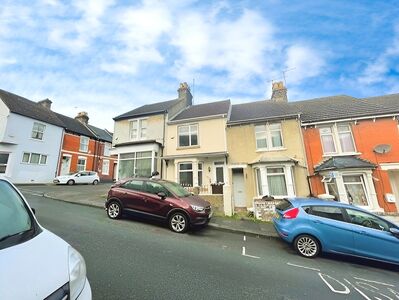 3 bedroom Mid Terrace House to rent