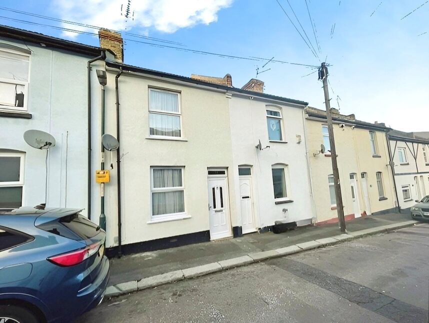 3 bedroom Mid Terrace House to rent