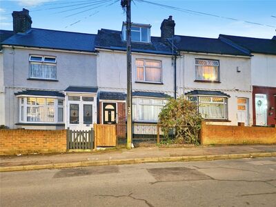 3 bedroom Mid Terrace House for sale