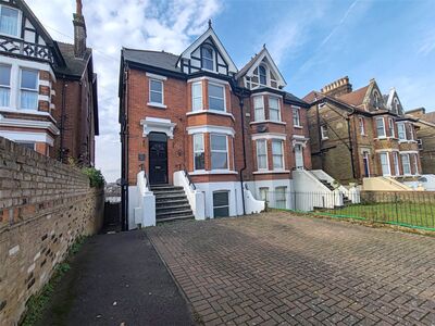 7 bedroom Semi Detached House for sale