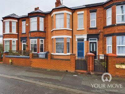 3 bedroom Mid Terrace House for sale