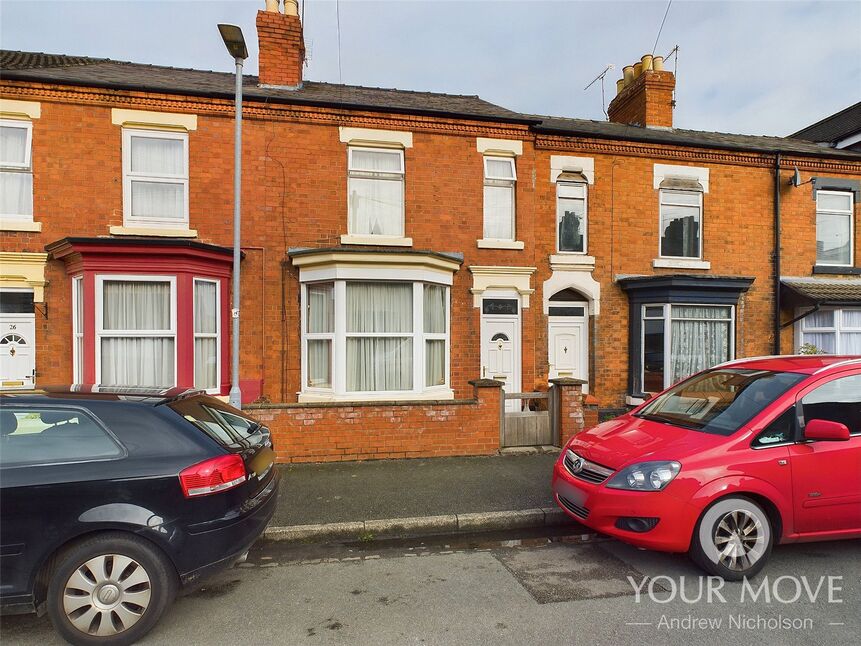 3 bedroom Mid Terrace House for sale