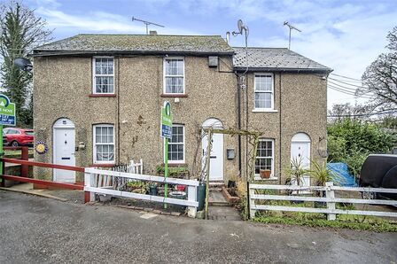 St. Margarets Road, 2 bedroom End Terrace House to rent, £1,400 pcm