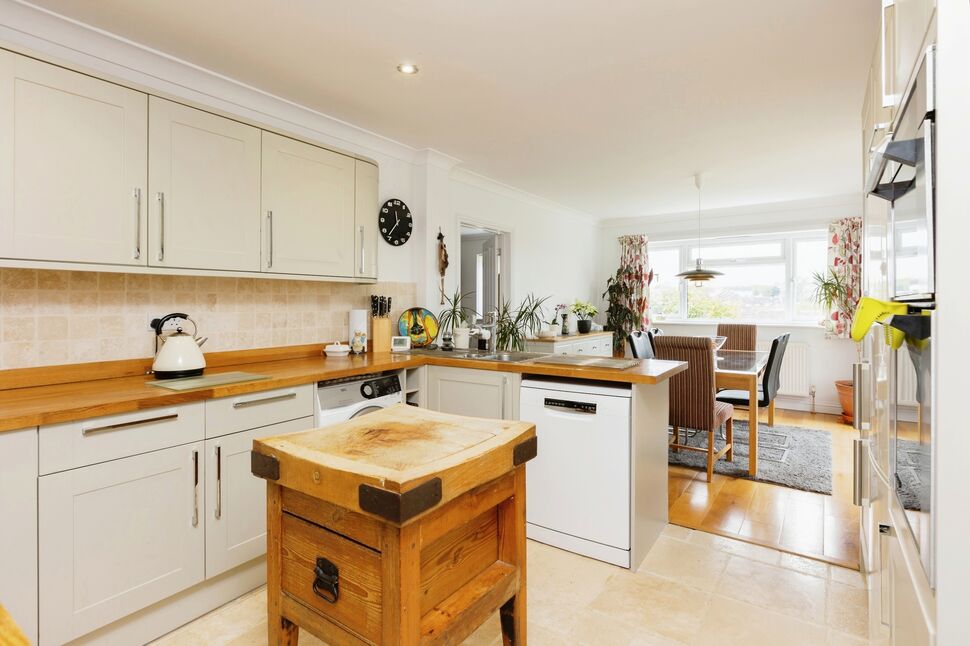 3 bedroom Semi Detached Bungalow for sale, Dobson Road, Gravesend, DA12 ...