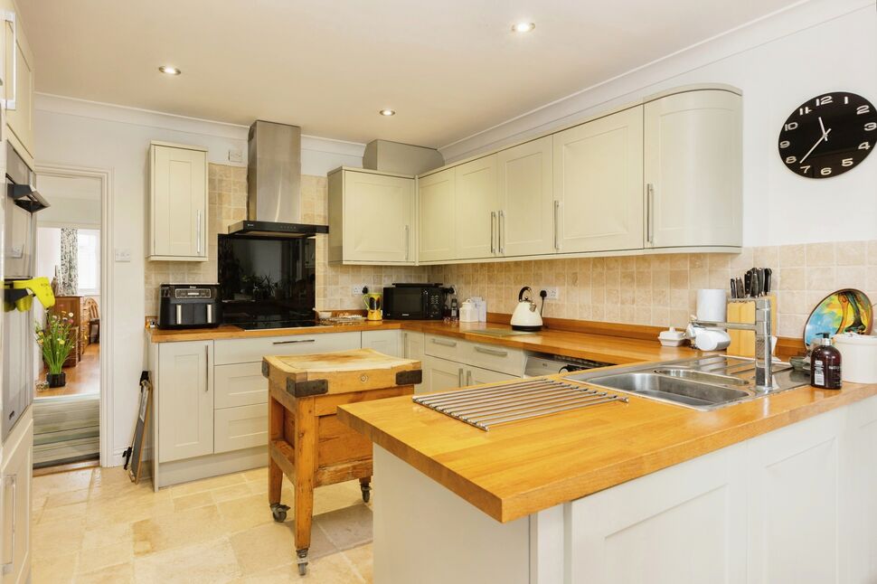 3 bedroom Semi Detached Bungalow for sale, Dobson Road, Gravesend, DA12 ...