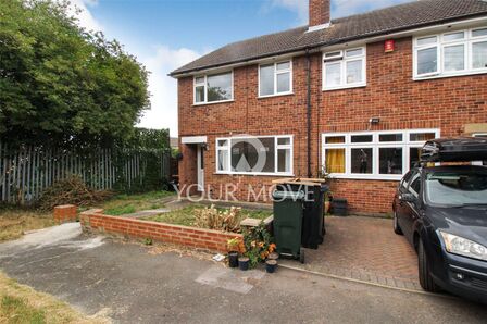 Nursery Close, 3 bedroom Semi Detached House to rent, £1,800 pcm