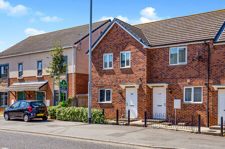 3 bedroom Mid Terrace House to rent