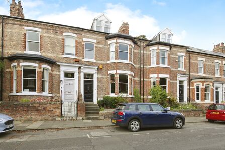 6 bedroom Mid Terrace House for sale