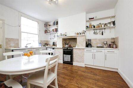 3 bedroom Mid Terrace House for sale