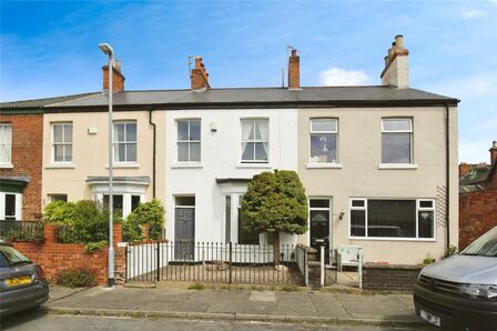 3 bedroom Mid Terrace House for sale