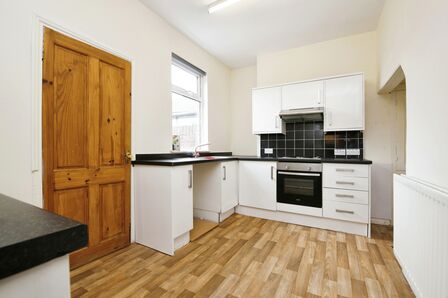 2 bedroom Mid Terrace House for sale