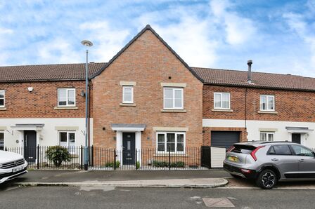 3 bedroom Mid Terrace House for sale