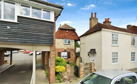 2 bedroom Detached Property to rent