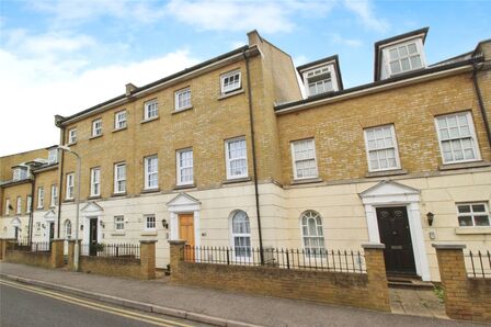 Canada Road, 4 bedroom Mid Terrace House for sale, £525,000