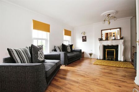 Canada Road, 4 bedroom Mid Terrace House for sale, £500,000