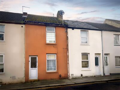 Tower Street, 2 bedroom Mid Terrace House to rent, £925 pcm