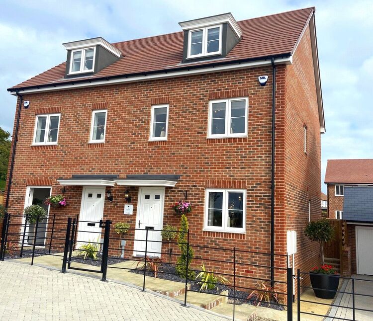 Main image of 3 bedroom Semi Detached House for sale, Cross Road, Walmer, Kent, CT14