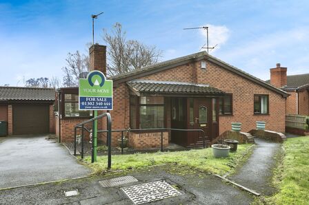 St. Thomas's Close, 3 bedroom Detached Bungalow for sale, £180,000