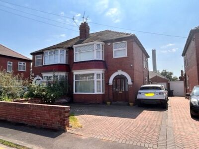 West Grove, 3 bedroom Semi Detached House to rent, £1,100 pcm