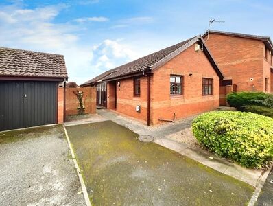 St. Marys Drive, 3 bedroom Detached Bungalow to rent, £995 pcm