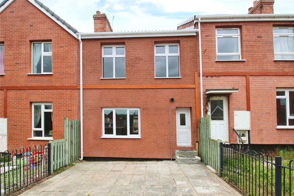 3 bedroom Mid Terrace House for sale