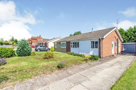 Nearfield Road, 2 bedroom Semi Detached Bungalow to rent, £850 pcm