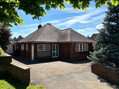 Nutwell Lane, 2 bedroom Detached Bungalow for sale, £200,000