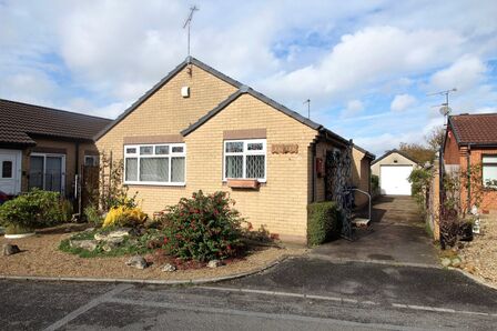 Parkway, 3 bedroom Detached Bungalow for sale, £230,000