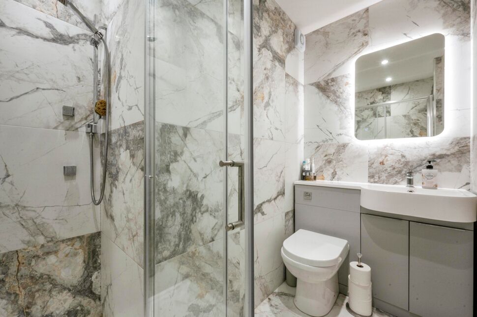 En-Suite Shower / Wc