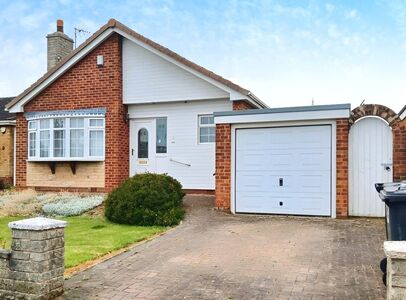 Waltham Drive, 2 bedroom Detached Bungalow for sale, £160,000